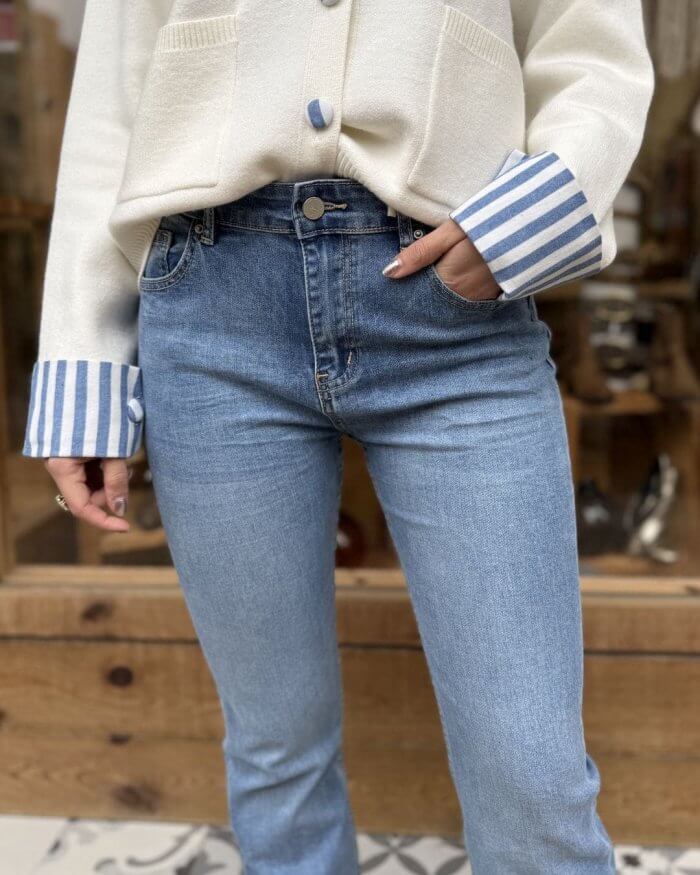 Jeans Corte Recto con Bajo Desflecado